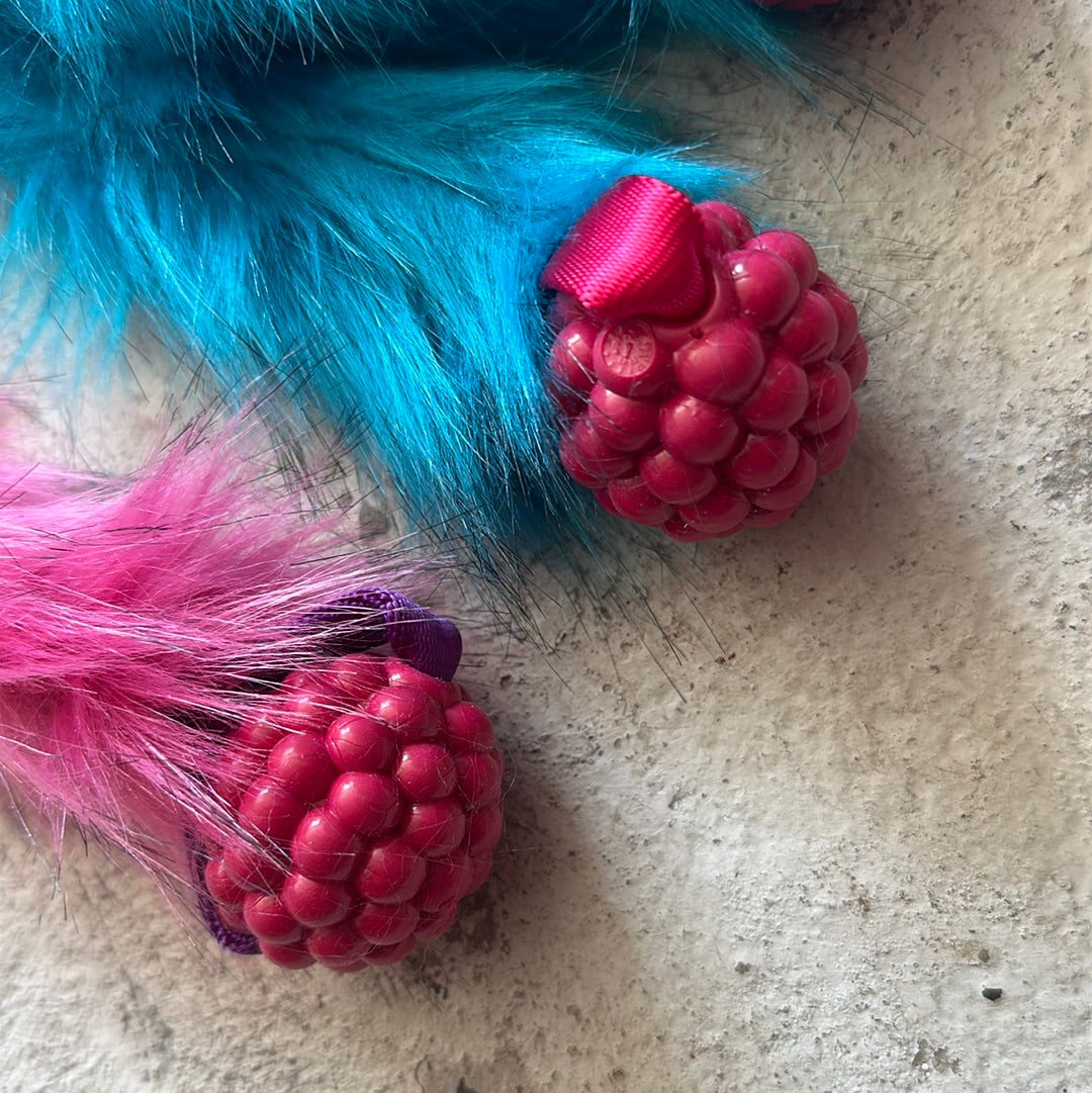 Doggie-zen Elastisk trækkelegetøj med kunstpels og Orbee-Tuff Raspberry